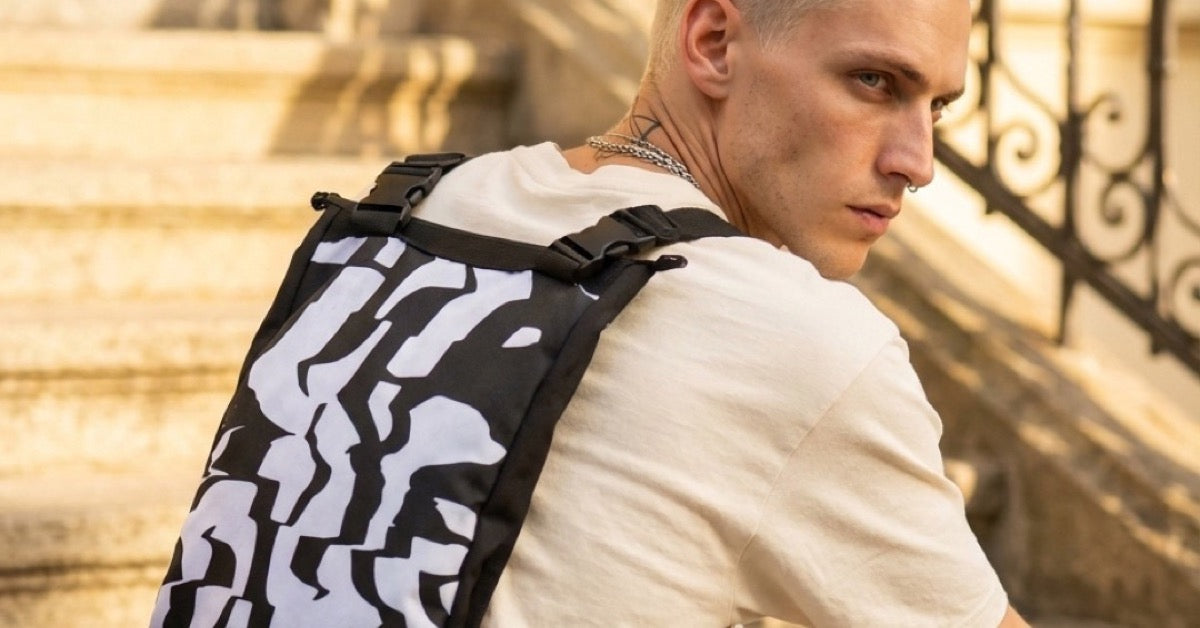 Enganyo convertible backpack worn on the move - one bag for work and gym